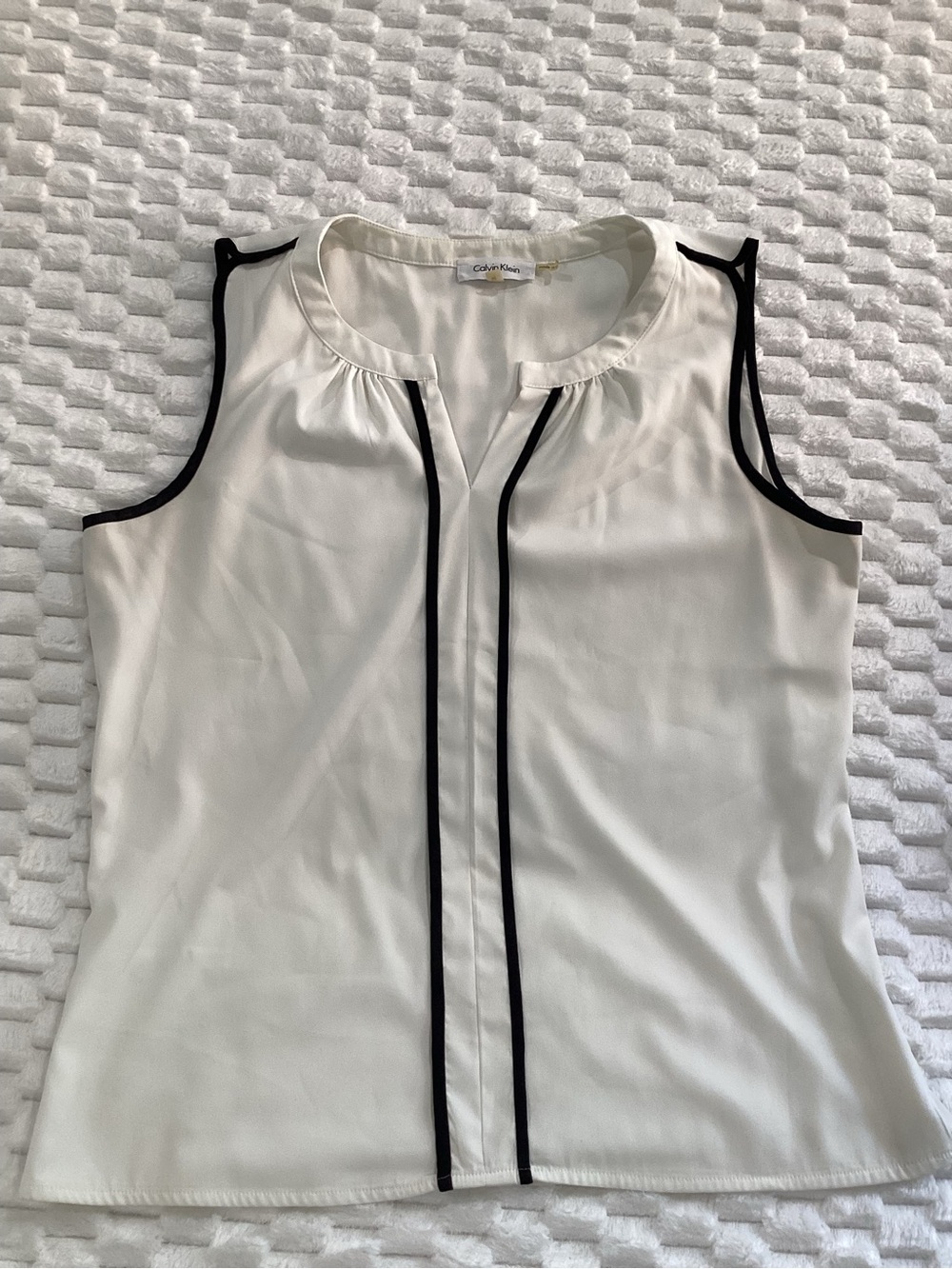 Calvin Klein White Sleeveless Camisole with Black Piping size m #30